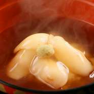 使う野菜も、トロリとした餡の味付けも季節ごとに変えて提供。『季節野菜蒸しの餡掛け』