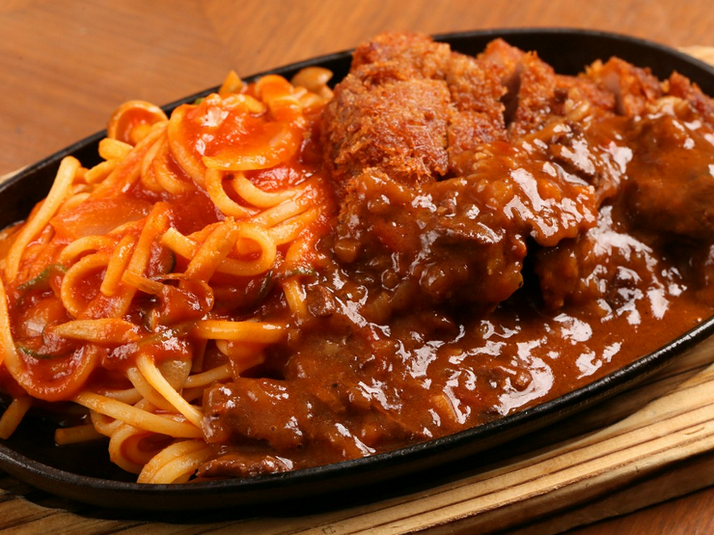 知床ポークの鉄板スパカツ