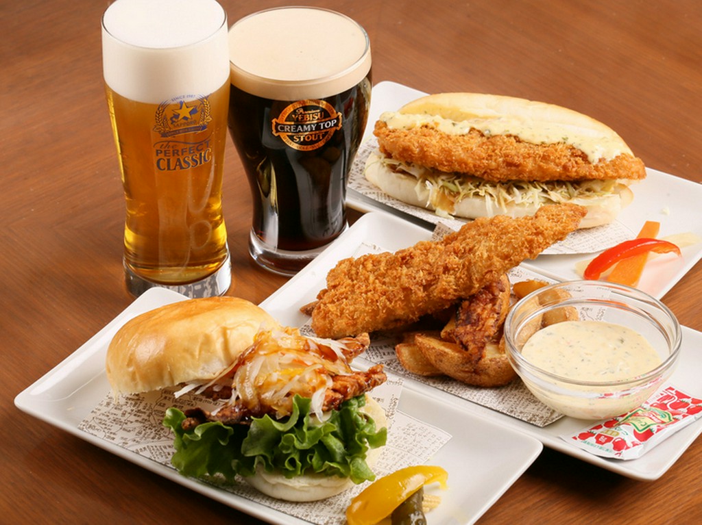 自家製タルタルソースでいただく『ホッケとカラフトマスのフィッシュ＆チップス』