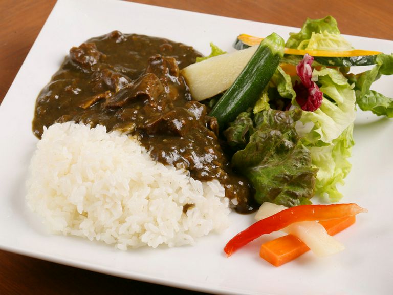 マイルドな味に仕上げた『蝦夷鹿黒カレー』