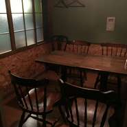 あらゆるシーンで対応できます。
席と席の間もゆとりをとっています。
完全個室なので他のお客様と同じ空間になることはありません。
