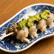 北海道ならではの食材「つぶ貝」を使ったおでん。
えりも産つぶ貝独特の食感・風味と、ソースとのマッチングをお楽しみください。