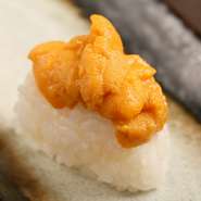 小樽で接待なら「お寿司も食べたい」というご要望も多いと思います！当店はランチ、ディナーともに大将が腕によりをかけてご提供！また23:30まで営業しておりますので〆にお寿司なども叶います！