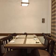 家族や友人と気軽に立ち寄れる本格寿司店で、上質な旬を愉しむ