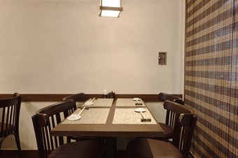 家族や友人と気軽に立ち寄れる本格寿司店で、上質な旬を愉しむ