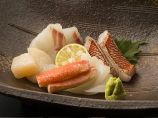 豊洲と金沢から仕入れた“鮮度抜群な旬の魚介”をリーズナブルに