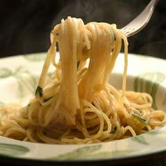 〆の一皿に人気。名物パスタ『国産にんにくのペペロンチーノ』