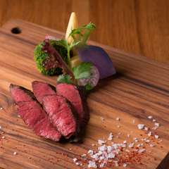 塊で仕入れ、店でさばく事で生み出される黒毛和牛の希少部位