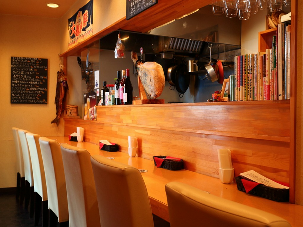 ひとりでふらりと立ち寄る女性・男性が多い店