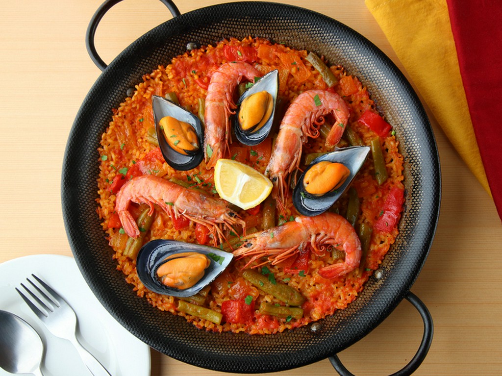 気軽なバルの雰囲気で、本格スペイン料理を堪能