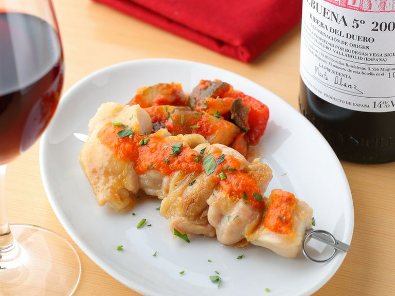 手頃な価格のボトルワイン＆バル料理で乾杯