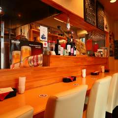 ひとりでも、パーティーでも。使い勝手のいい、街のバル