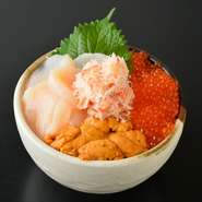 栄屋丼（生うに・いくら醤油漬・かに身・帆立）