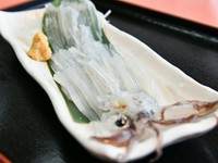 函館定番の「イカ」。6月から11月までは真いか、12月から5月まではヤリイカ、味わうべき逸品を提供してくれます。