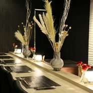 オシャレな雰囲気、極上の料理、種類豊富な酒と三拍子揃った【ひぜん】は、カップルでワンランク上の食事を楽しみたい時におすすめ。大切な人と一緒に、心地よく忘れられないひとときを過ごせます。