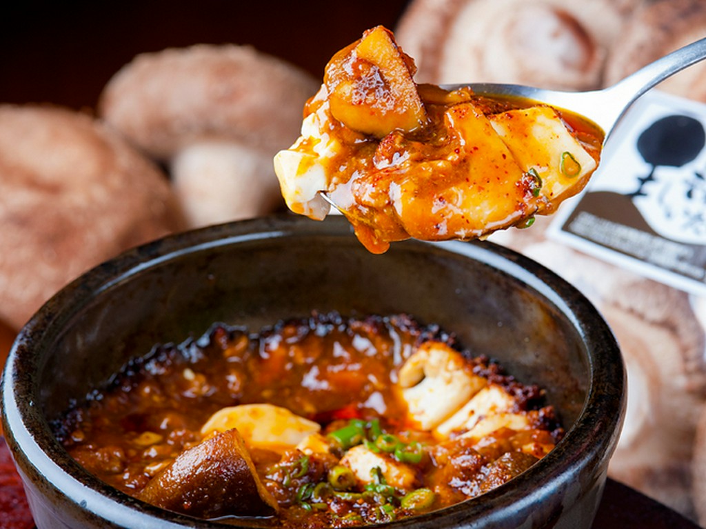 凄腕シェフがつくる本格味『”激辛”麻婆豆腐（七飯産王様椎茸入り）』（辛さ調節可）