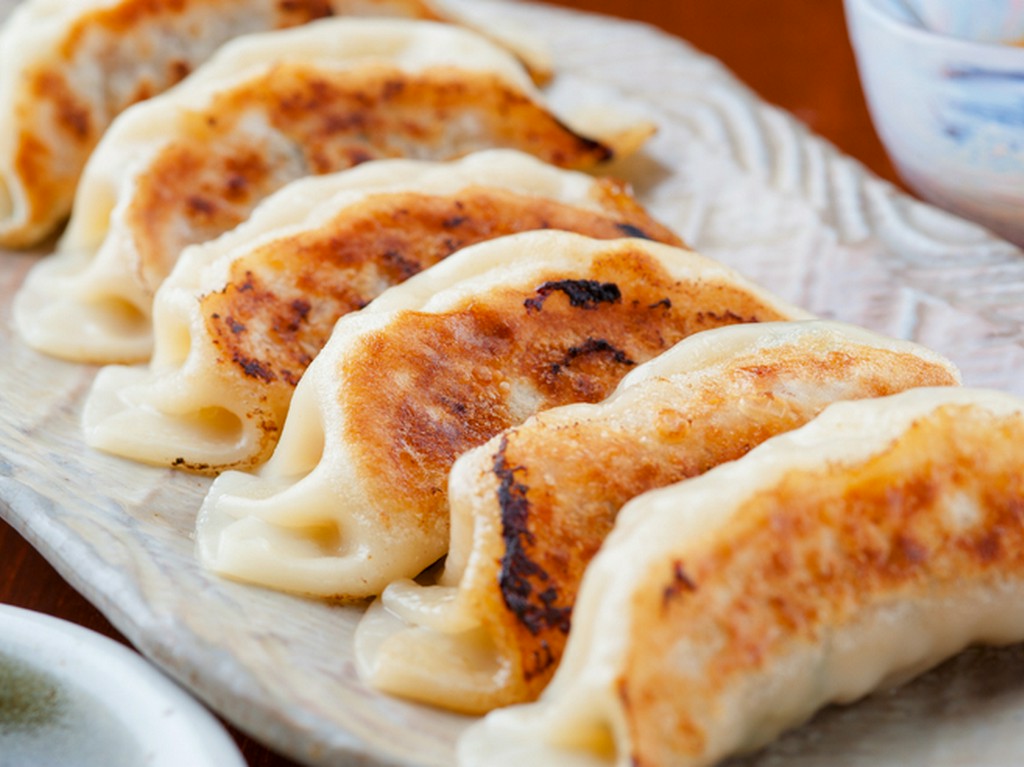 にんにく不使用で女性におすすめ。香ばしく焼き上げられた『自家製焼き餃子（6ヶ）』