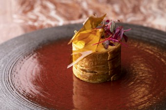 『白子のポワレ、コーヒーのムースとチュイル』