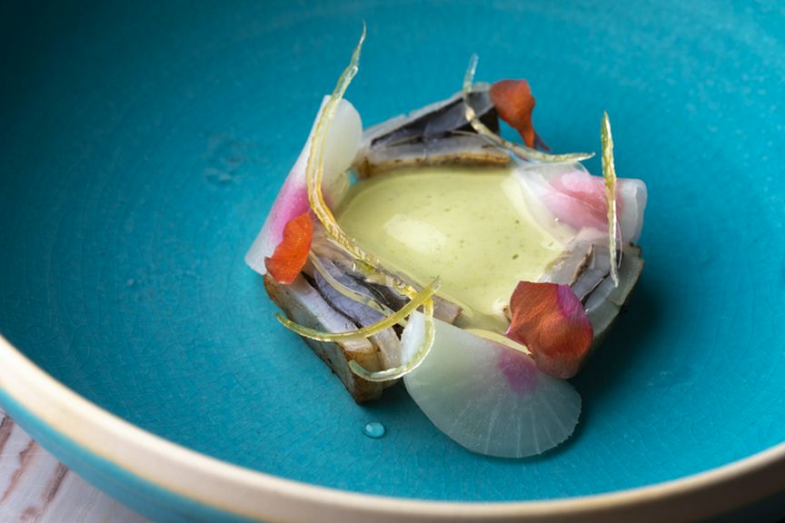 『ホタテ、ベルベーヌのエスプーマ、カブ』