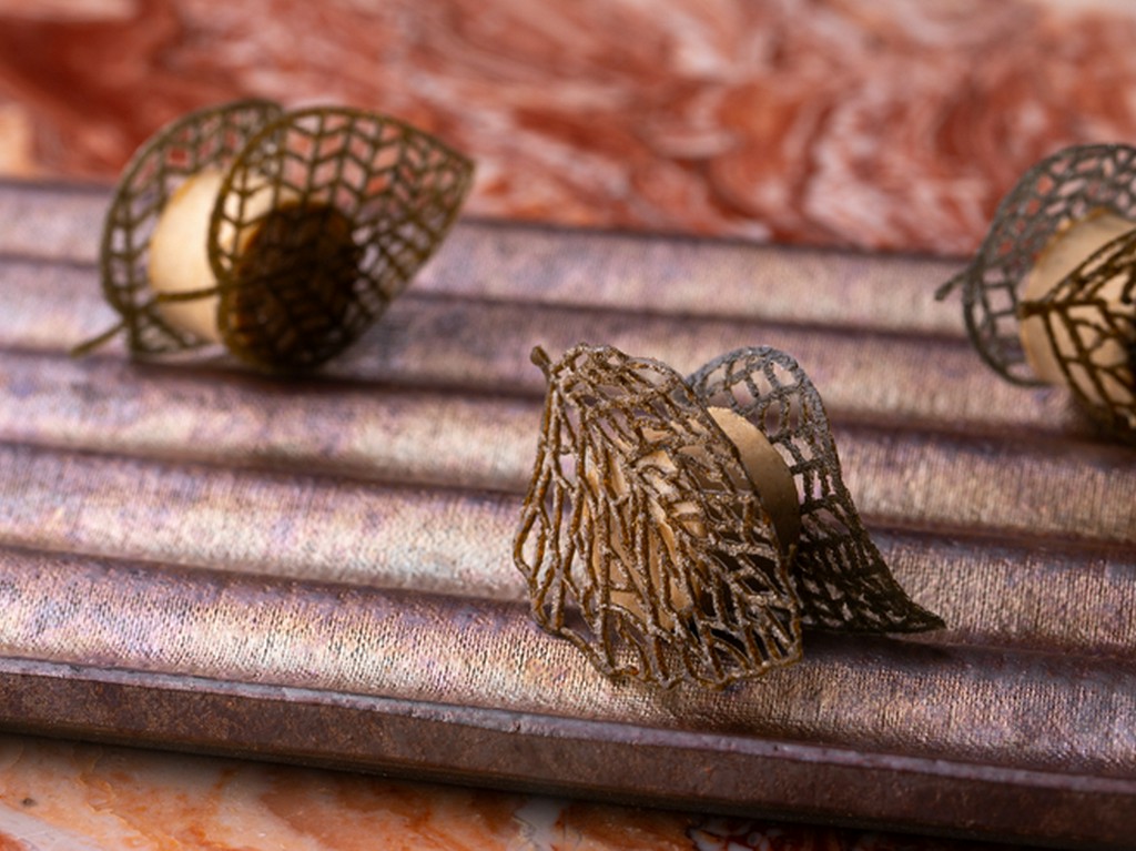 『鰯のリエット、ジャガイモと黒ニンニクのリーフ』