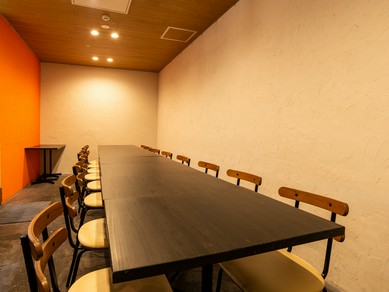 店内奥には20名様まで対応できる半個室をご用意