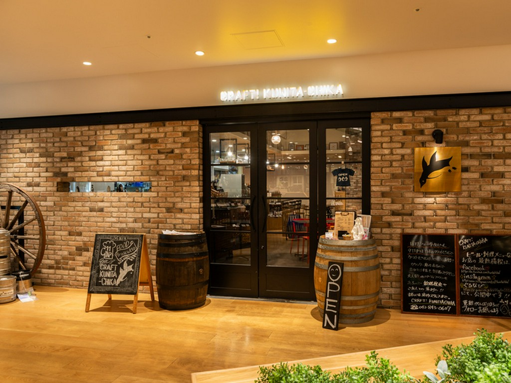 「せきやビル」の地下一階にある広々とした隠れ家的空間