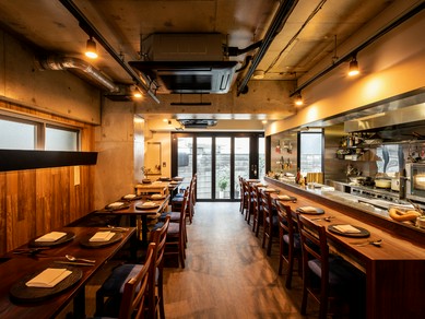 楽しくカジュアルに、おいしい料理が楽しめる