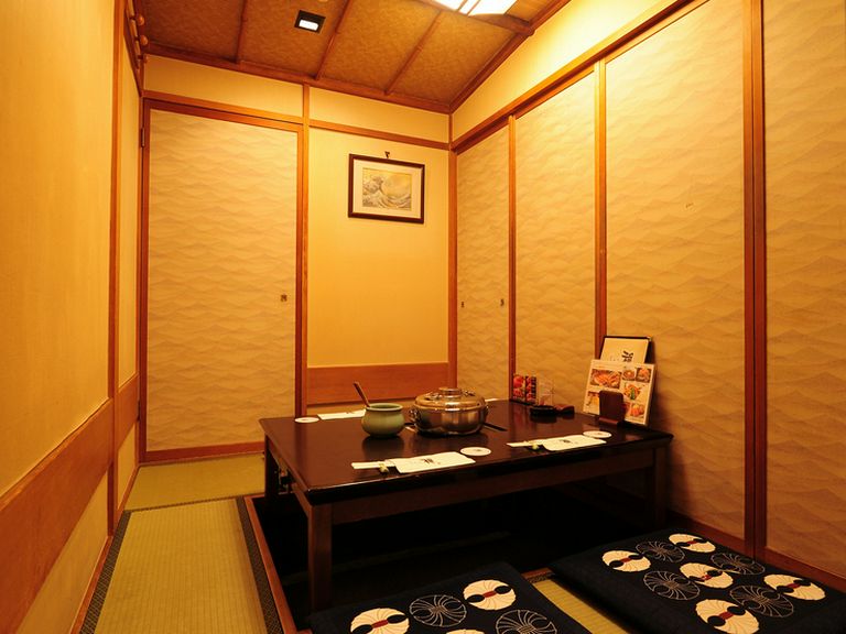 プライベートからビジネスまで、幅広いシーンに利用できる和個室