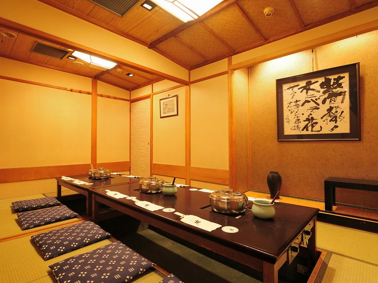 完全個室は10名まで、ホール席なら20名までの宴会に対応