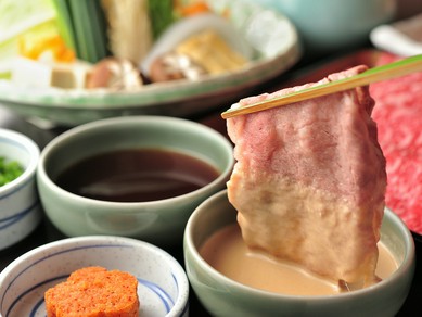 極上の肉を贅沢に堪能できる『”黒毛和牛”しゃぶしゃぶ《食べ放題》』