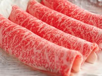 お肉（120g）・お野菜・きしめん・もち・ごはん
格付けA3等級の黒毛和牛のサーロイン。その等級の中で最高級の牛肉を選りすぐって仕入れております。お肉の旨み、柔らかさ、しつこくない脂質をお楽しみください。