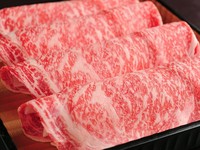 お肉（120g）・お野菜・きしめん・もち・ごはん
格付けA3等級の黒毛和牛のリブロースです。その等級の中で最高級の牛肉を選りすぐって仕入れております。お肉の旨み、霜降りをお楽しみください。