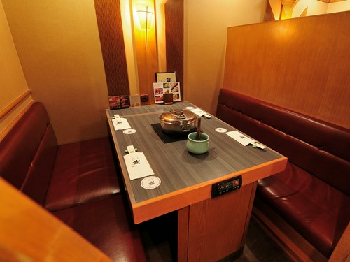 ゆったりと寛げる半個室。カジュアルな食事会に