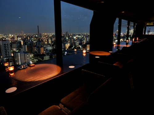 天空のバーから見下ろす名古屋の夜景