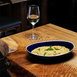 素材の色彩も楽しめる優しい味わいの『レンズ豆カレー』