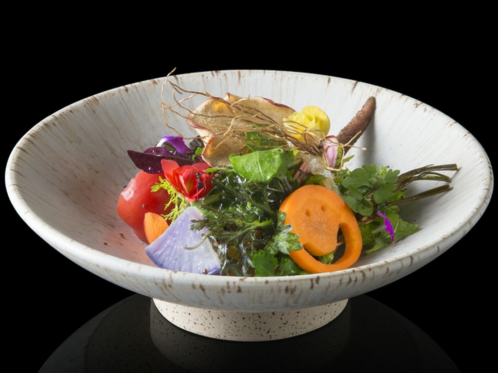 その時期に美味しいものを散りばめたスペシャリテ『畑の様子』