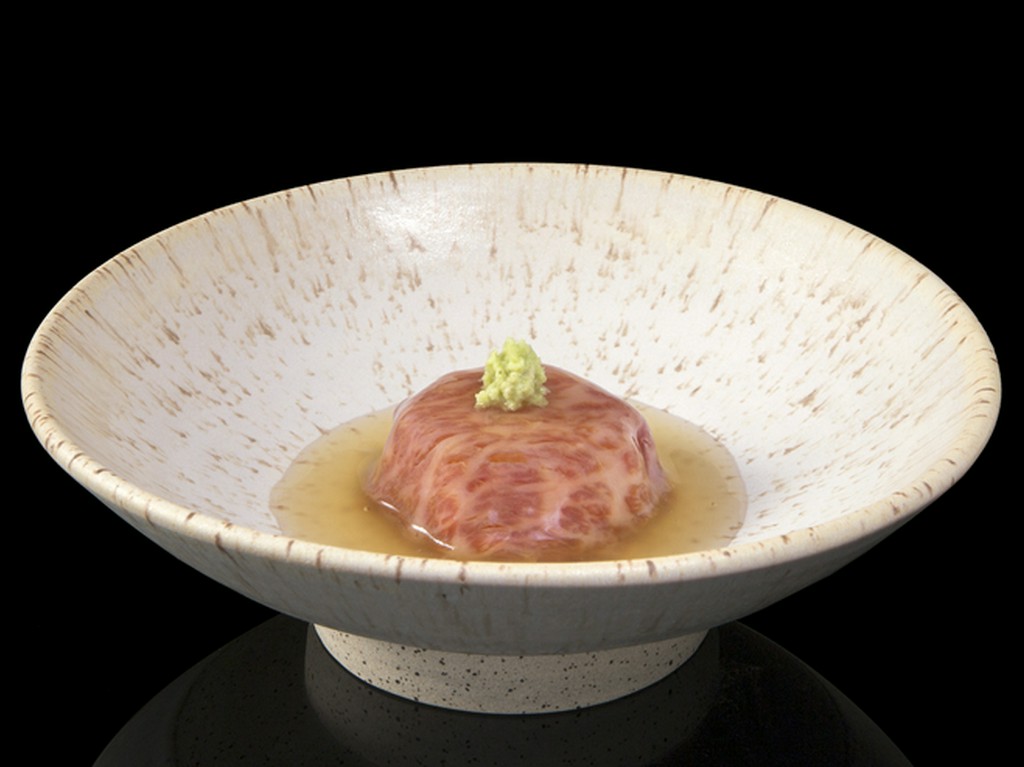とろける肉と野菜の饗宴『牛サーロインのお椀』