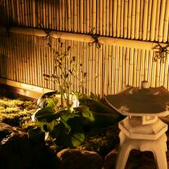 季節の移り変わりを愛でることができる店主創作の坪庭