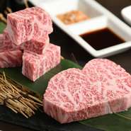肉の匠から仕入れる、厳選された「神戸牛」「鹿の子牛」