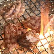 創業明治四年、高級和牛専門店として人気の神戸元町【大井肉店】から仕入れている。希少さゆえ、焼肉店ではほとんど提供されない「鹿の子牛」をぜひ味わってみてはいかが。