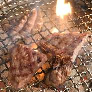 「神戸牛」「鹿の子牛」など、肉の匠【大井肉店】から仕入れた厳選肉。餌・水・飼育環境にもこだわり大切に育てられた特別な牛。旨みに富み、香りや口どけの良い厳選された肉がリーズナブルに堪能できます。