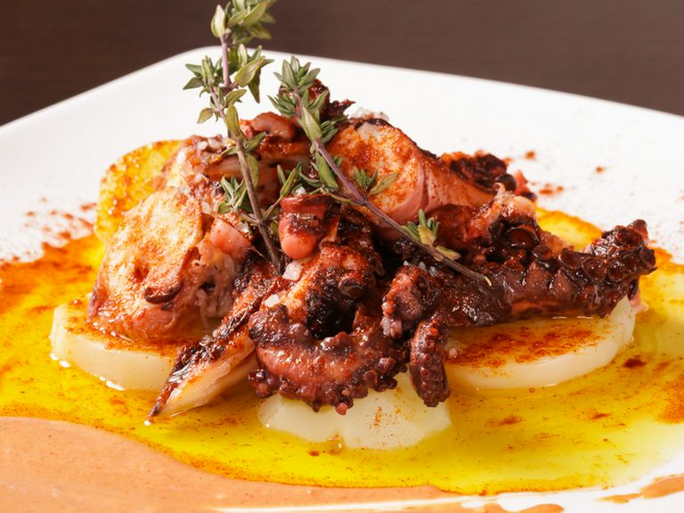 スペインの各地方の郷土料理も数多くご用意