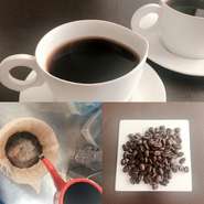コーヒーはスペシャルティコーヒーのみを使用し、1杯ずつハンドドリップで淹れております。