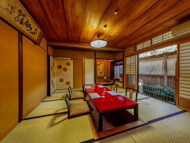 日常を忘れてゆったりと過ごせる、風雅な座敷個室