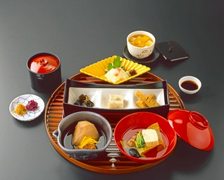 伝統的な京都の味を楽しめる『いもぼう御膳』