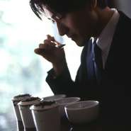 コーヒーは京都ブランドの小川珈琲、オリジナルのブレンドをご提供。紅茶は紅茶界を代表するティーブレンダー熊崎俊太郎ブレンドの紅茶をご用意しております。