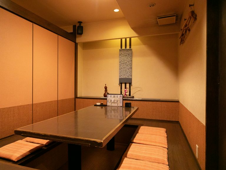 周りを気にせず友人達と楽しい時間を過ごせる、掘りごたつの個室