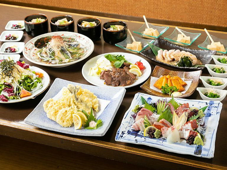思う存分、食べて、飲んで、盛り上がれる飲み放題付きコース