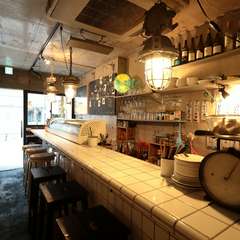 和やかな雰囲気に癒される、一人でも居心地抜群のカウンター席