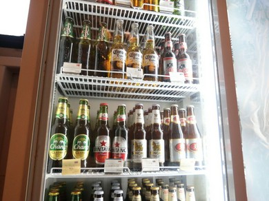人気銘柄を中心に世界各国の瓶ビールをセルフスタイルで提供